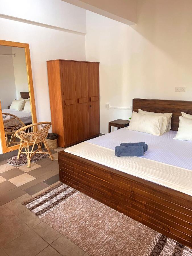 Hummus Hostel Хіккадува Екстер'єр фото