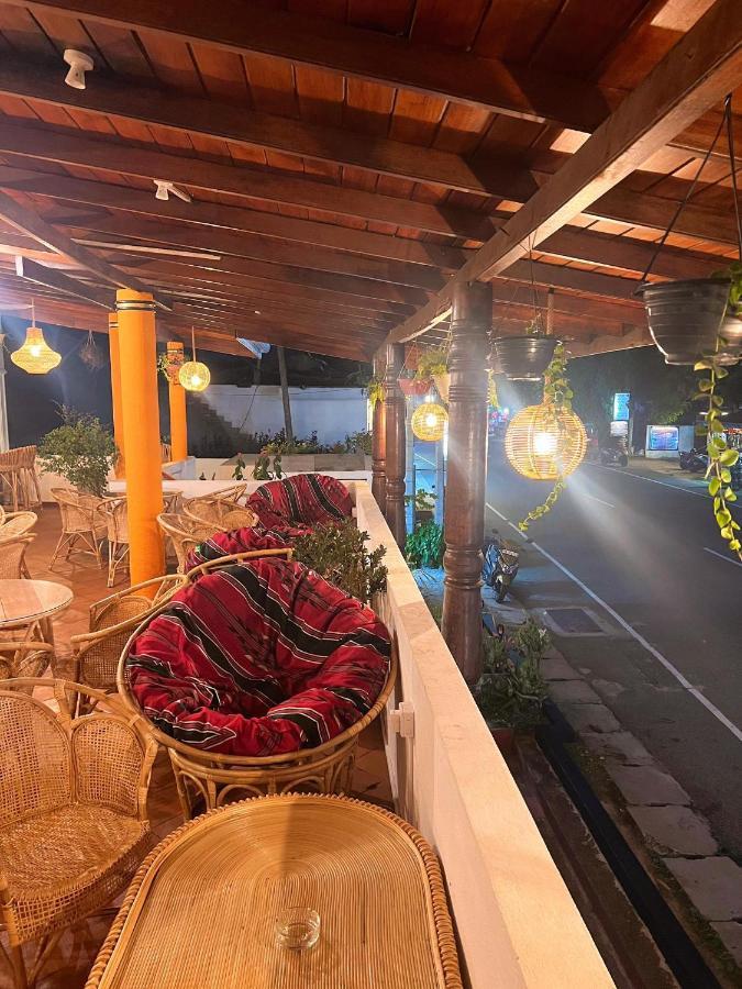 Hummus Hostel Хіккадува Екстер'єр фото