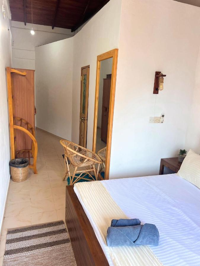 Hummus Hostel Хіккадува Екстер'єр фото