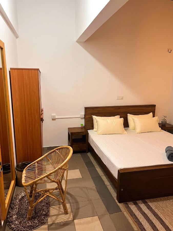 Hummus Hostel Хіккадува Екстер'єр фото