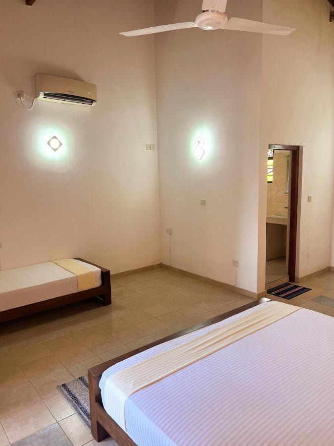 Hummus Hostel Хіккадува Екстер'єр фото