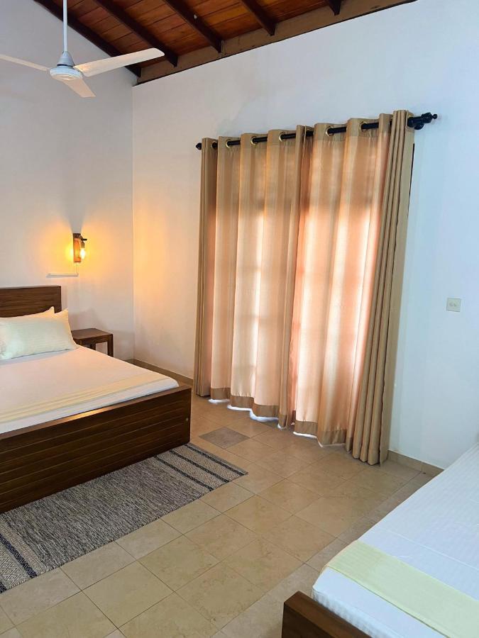 Hummus Hostel Хіккадува Екстер'єр фото