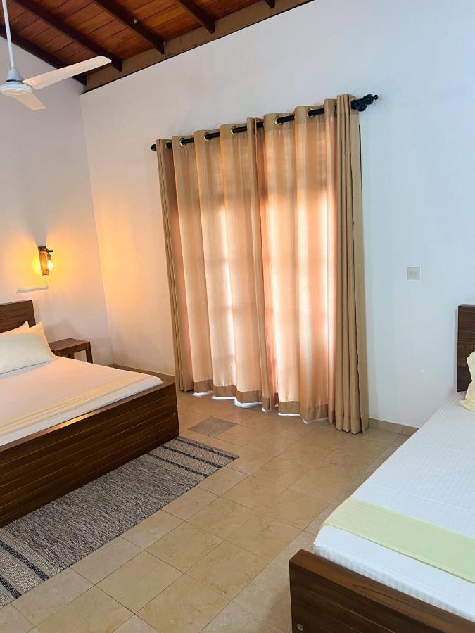 Hummus Hostel Хіккадува Екстер'єр фото