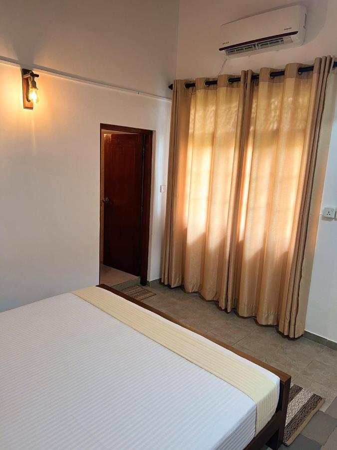 Hummus Hostel Хіккадува Екстер'єр фото