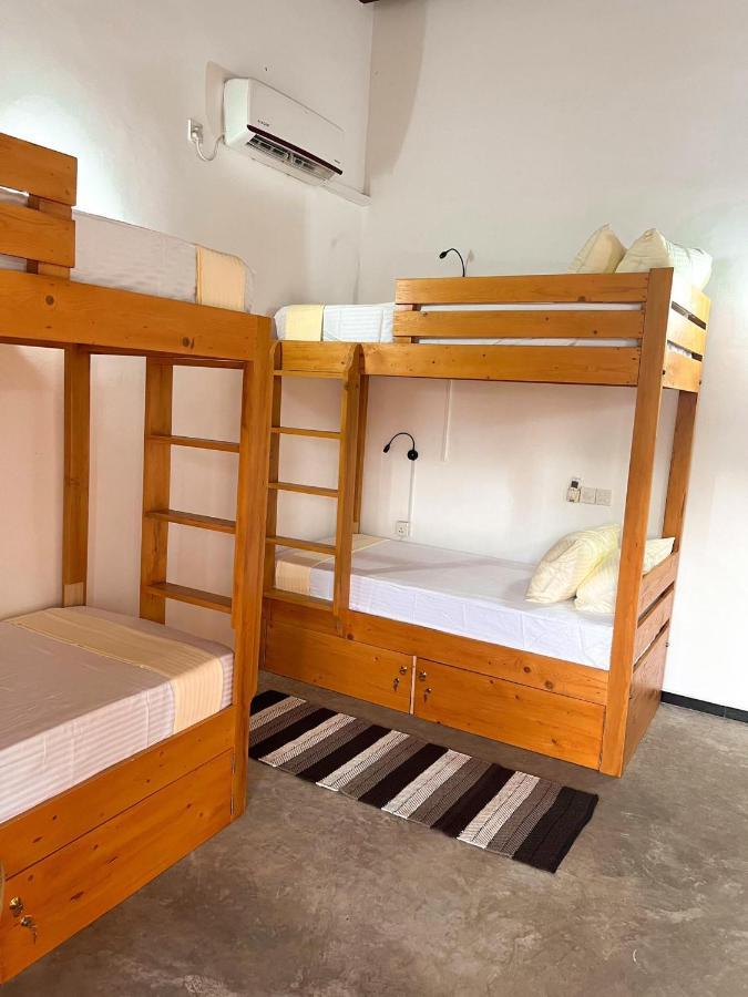 Hummus Hostel Хіккадува Екстер'єр фото