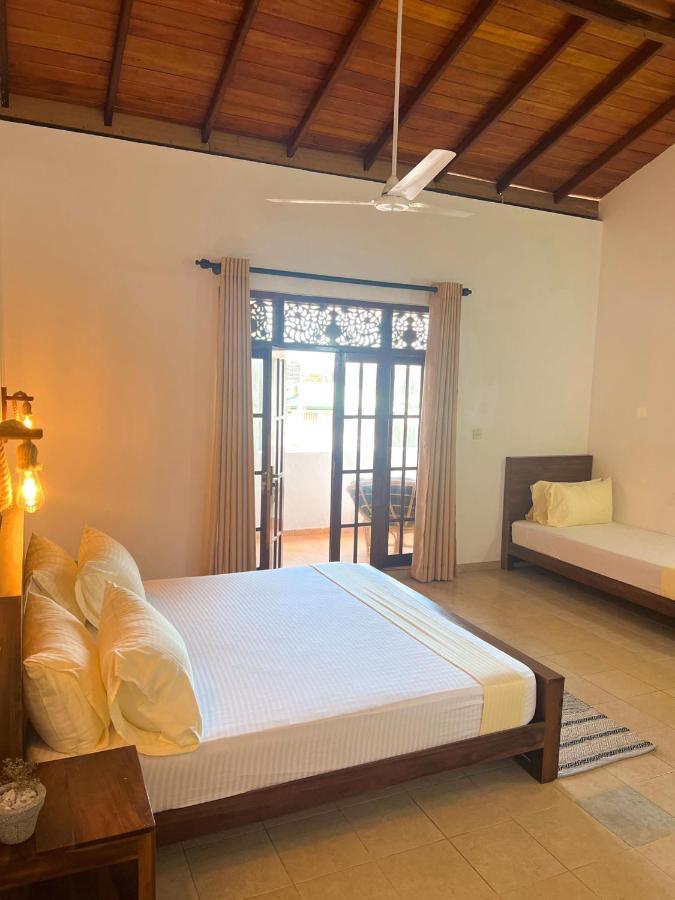 Hummus Hostel Хіккадува Екстер'єр фото