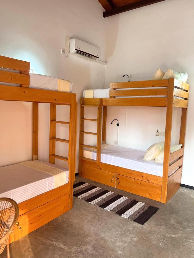Hummus Hostel Хіккадува Екстер'єр фото