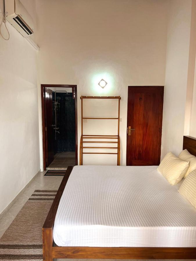 Hummus Hostel Хіккадува Екстер'єр фото