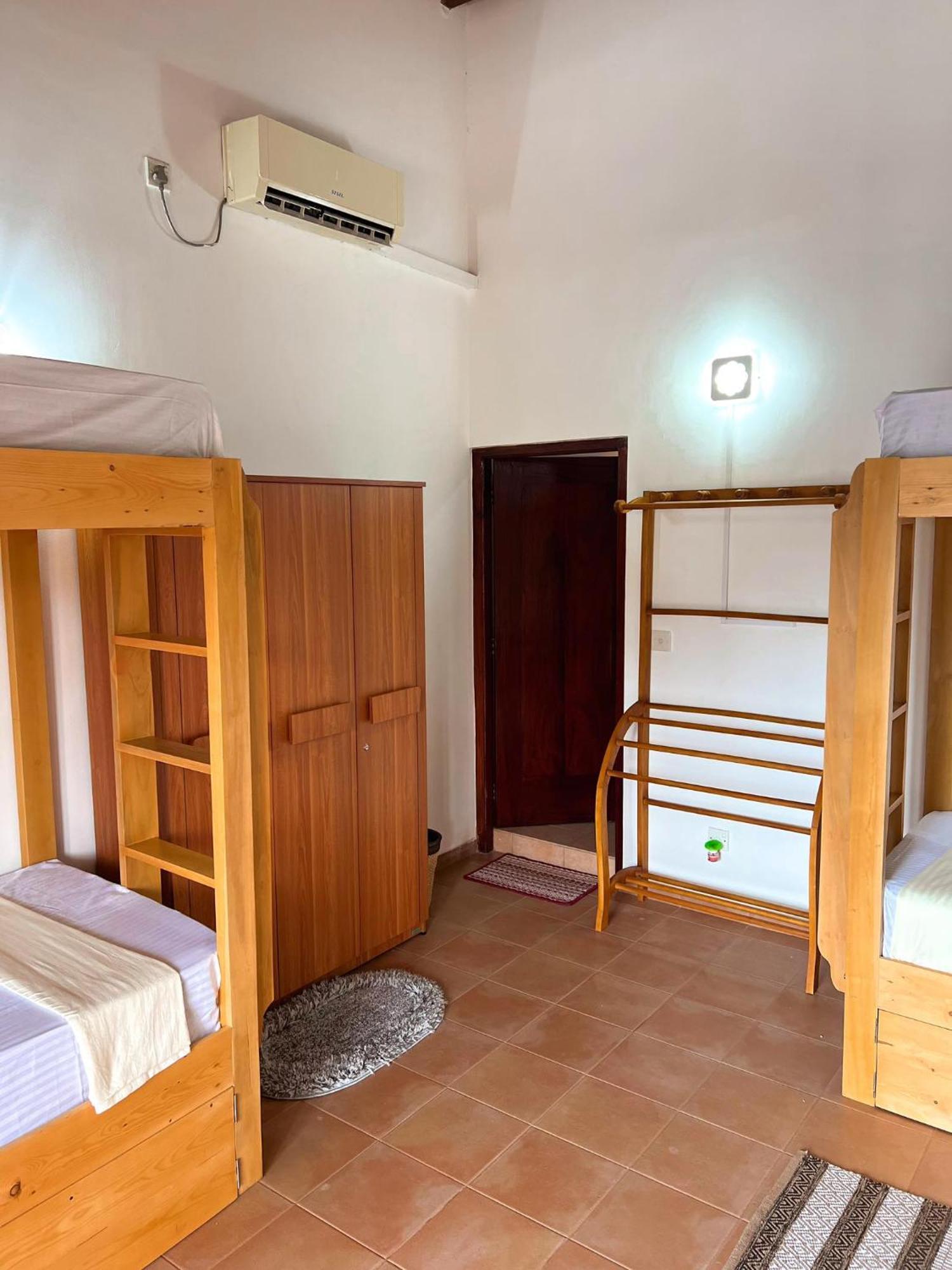 Hummus Hostel Хіккадува Екстер'єр фото