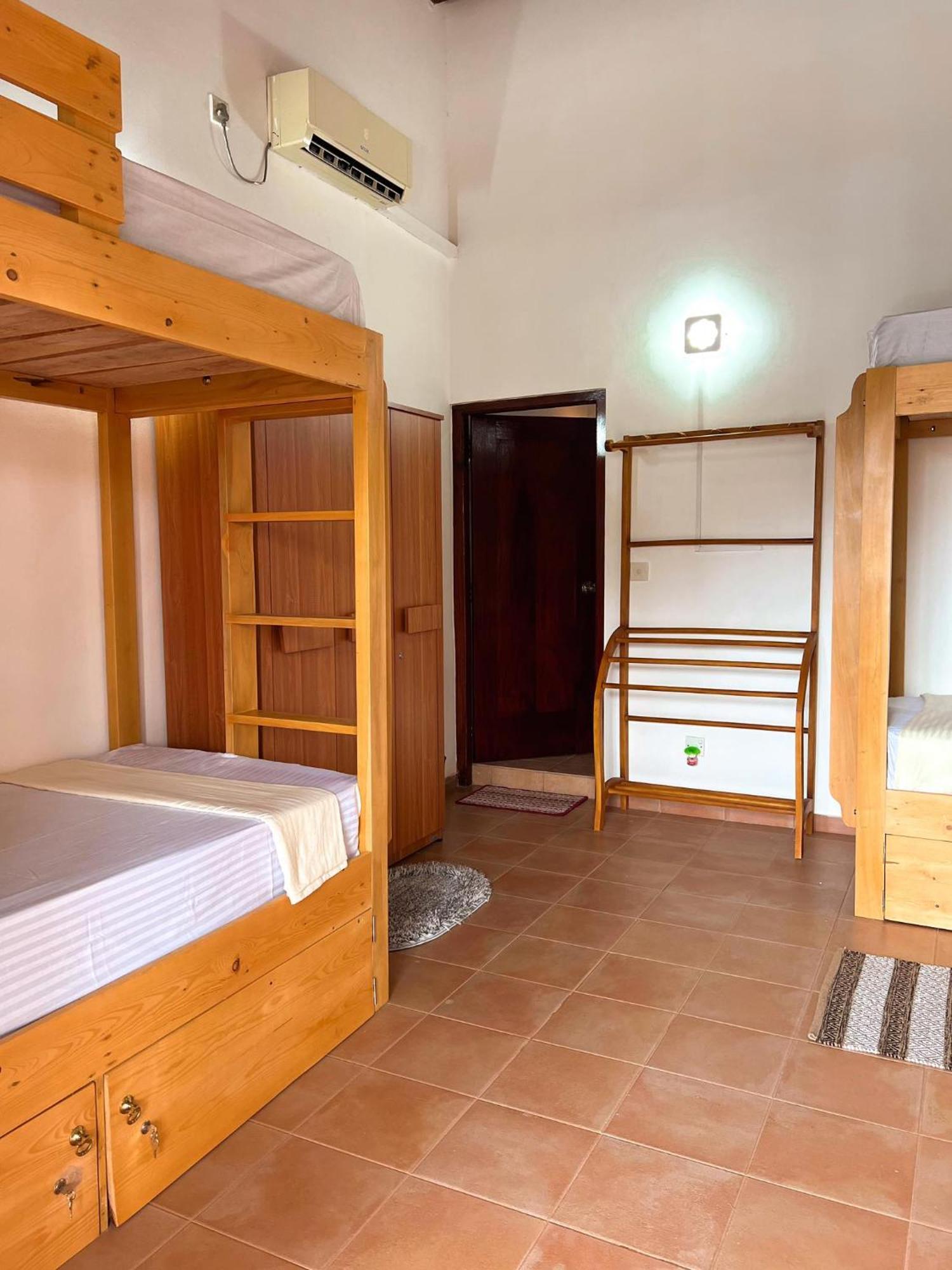 Hummus Hostel Хіккадува Екстер'єр фото