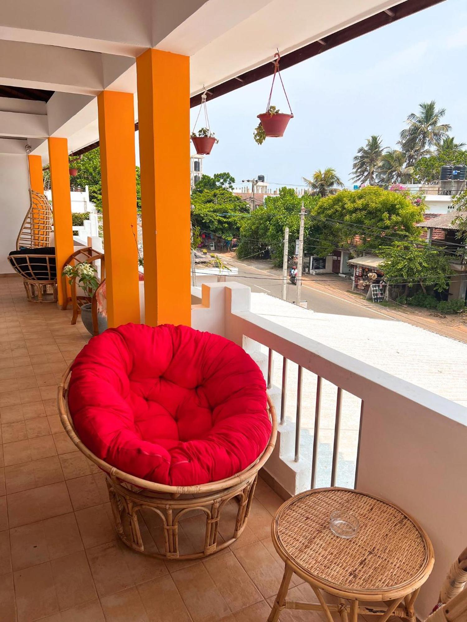 Hummus Hostel Хіккадува Екстер'єр фото