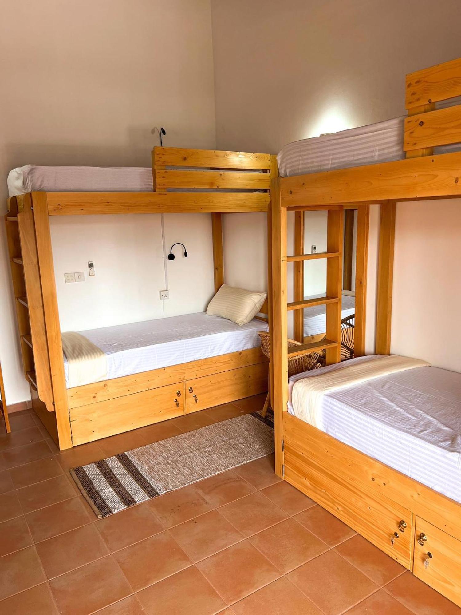 Hummus Hostel Хіккадува Екстер'єр фото