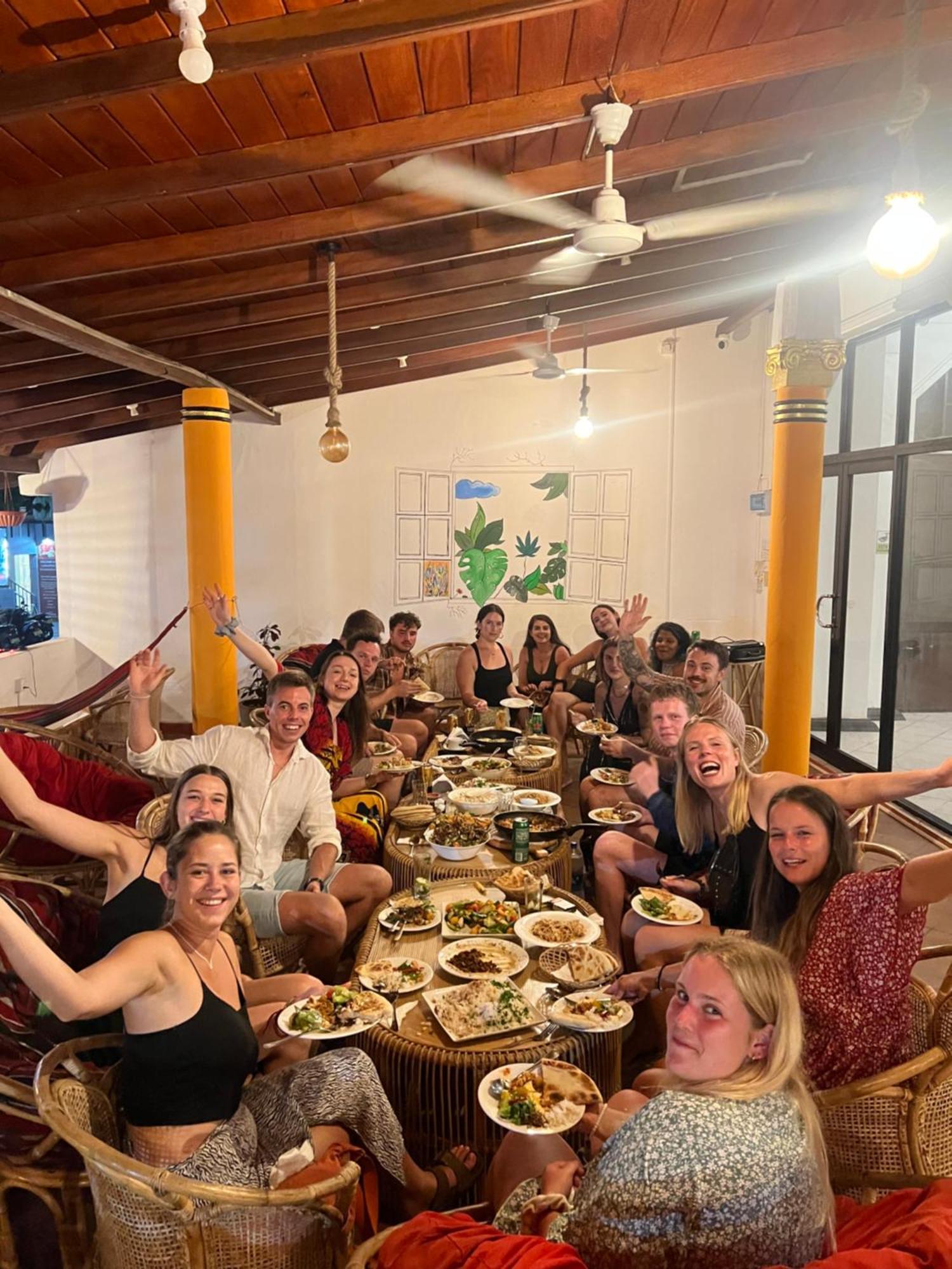 Hummus Hostel Хіккадува Екстер'єр фото
