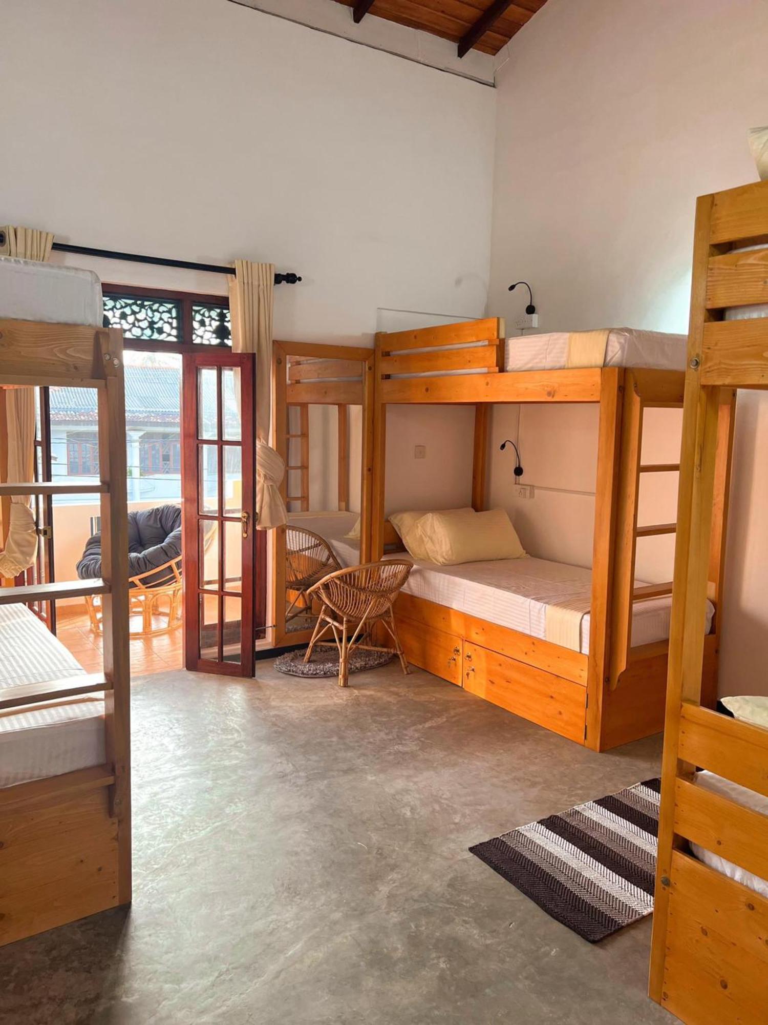 Hummus Hostel Хіккадува Екстер'єр фото