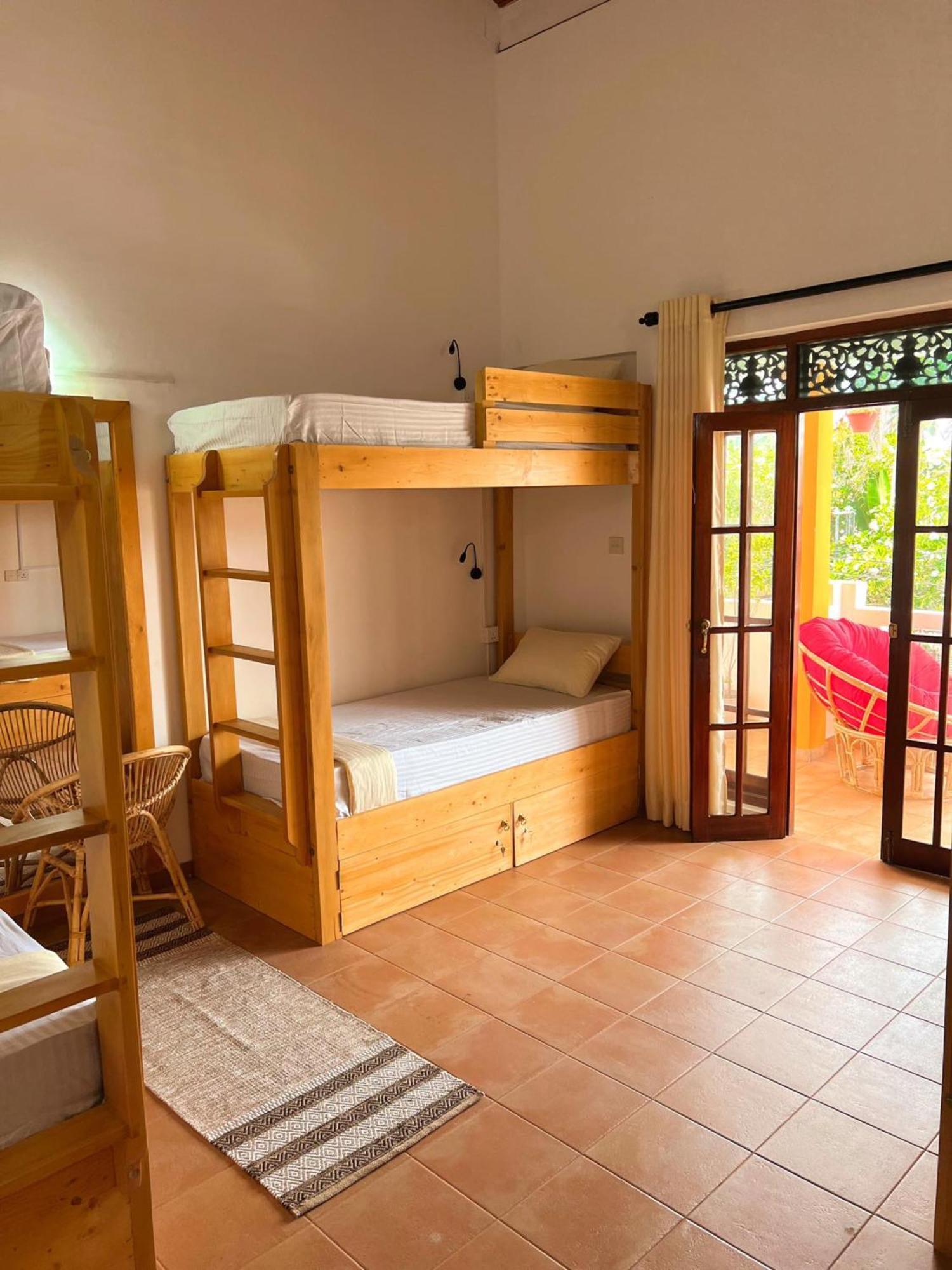 Hummus Hostel Хіккадува Екстер'єр фото