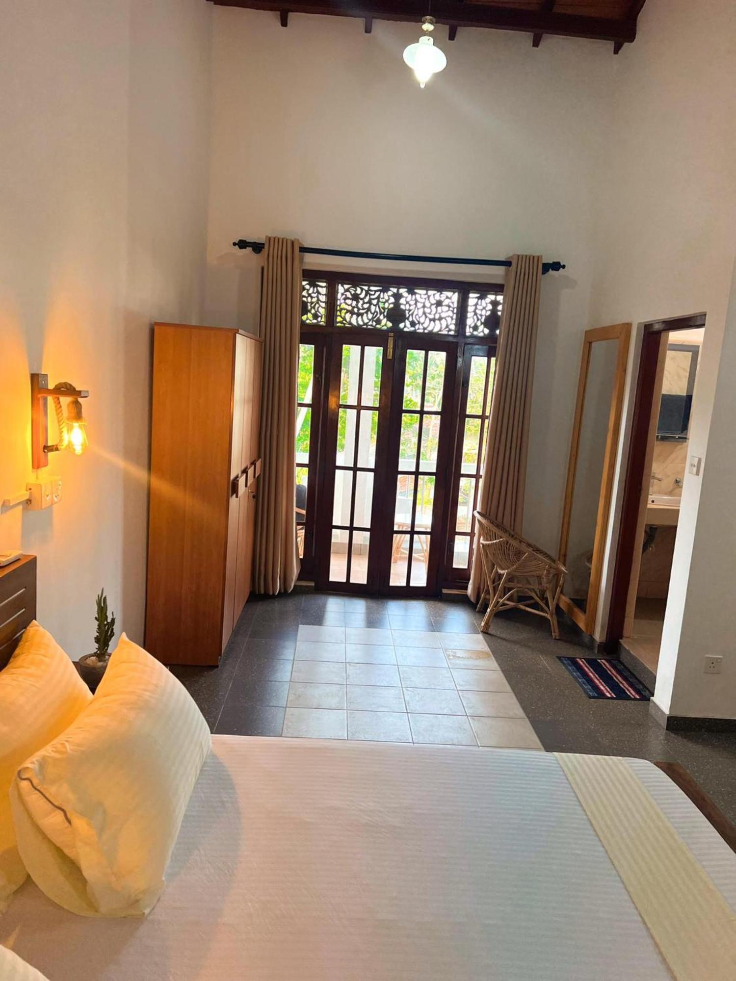 Hummus Hostel Хіккадува Екстер'єр фото