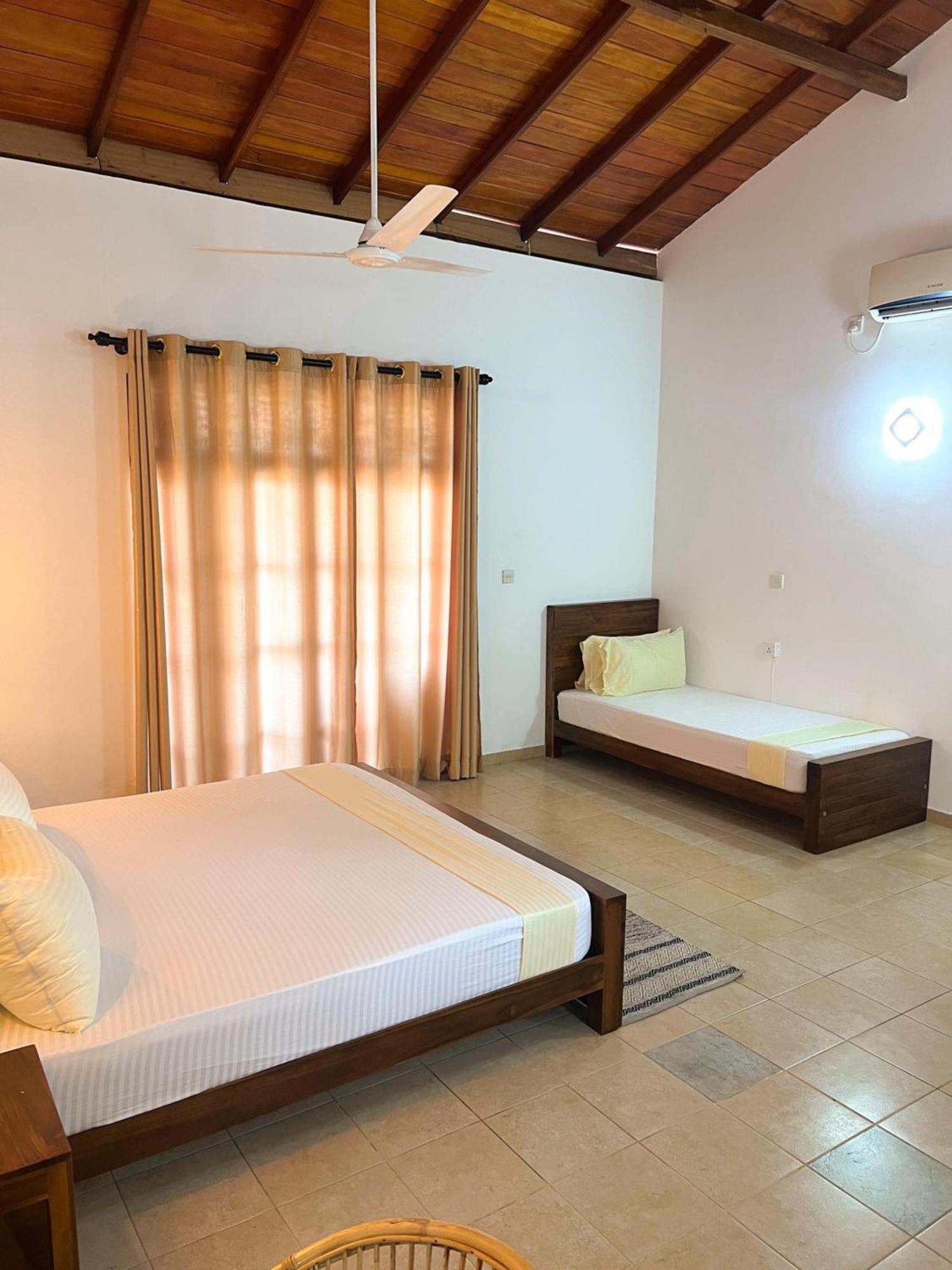 Hummus Hostel Хіккадува Екстер'єр фото