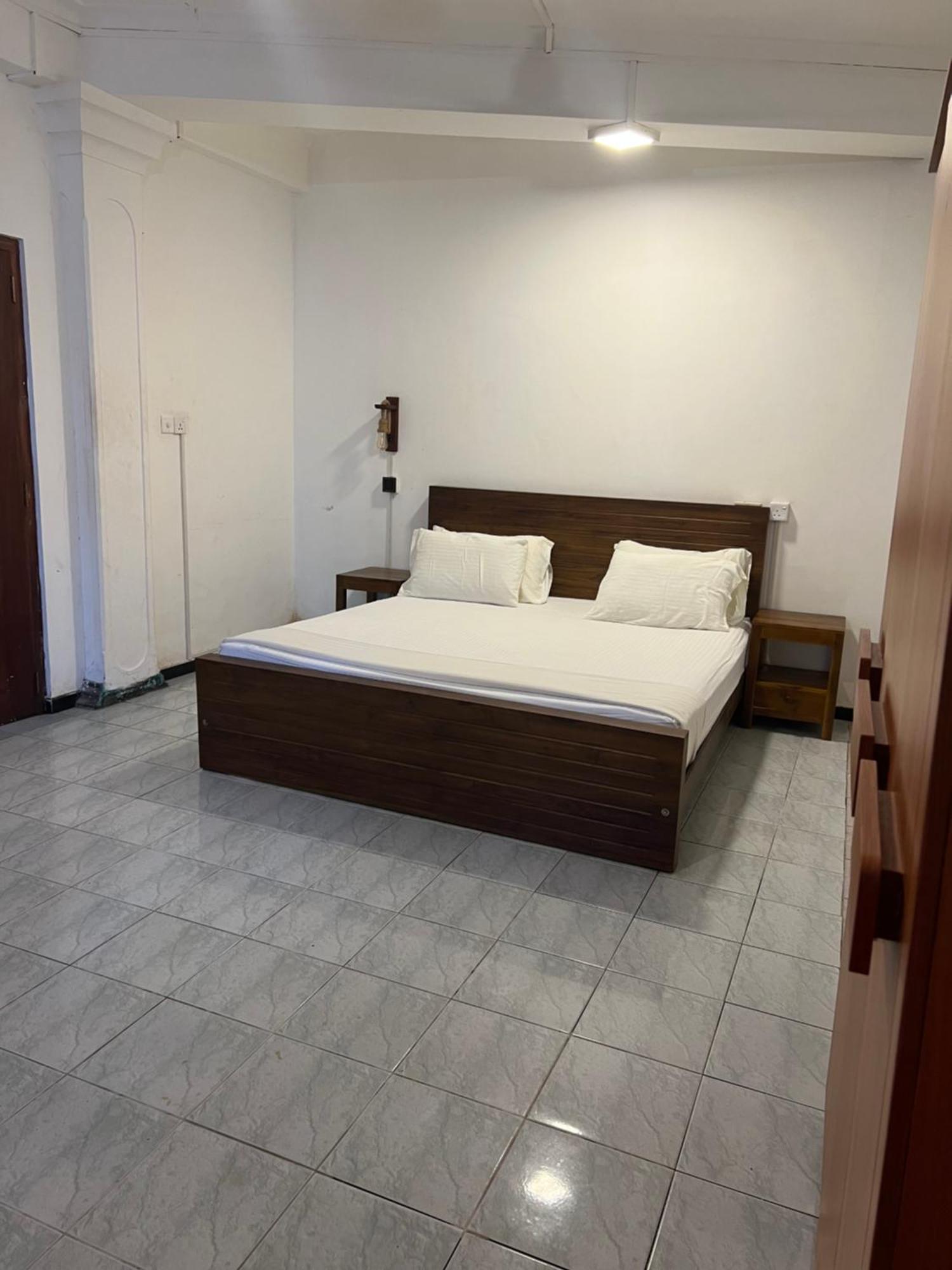 Hummus Hostel Хіккадува Екстер'єр фото