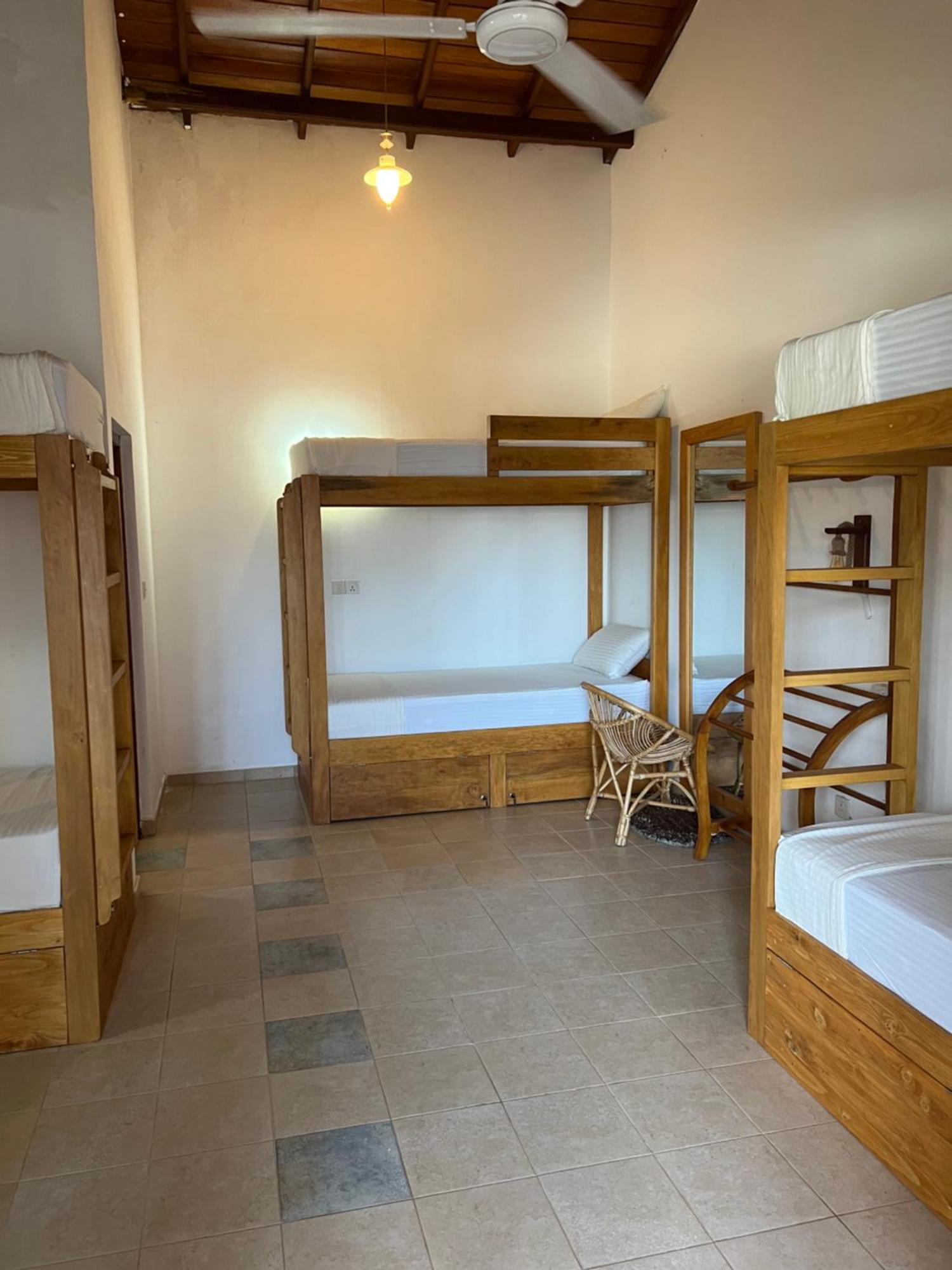 Hummus Hostel Хіккадува Екстер'єр фото