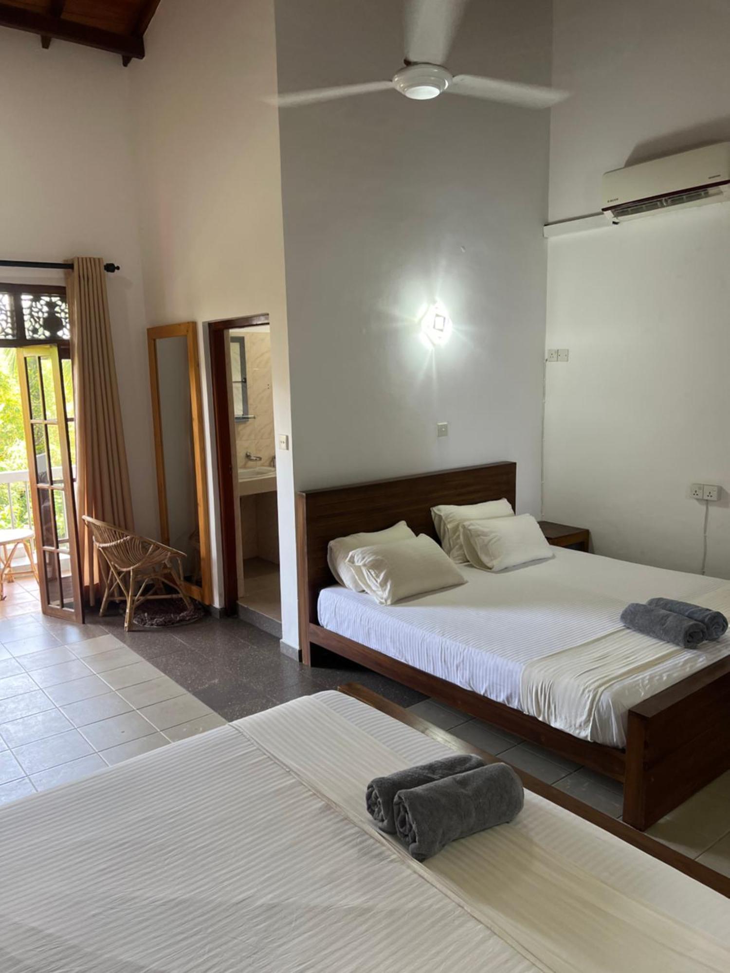 Hummus Hostel Хіккадува Екстер'єр фото