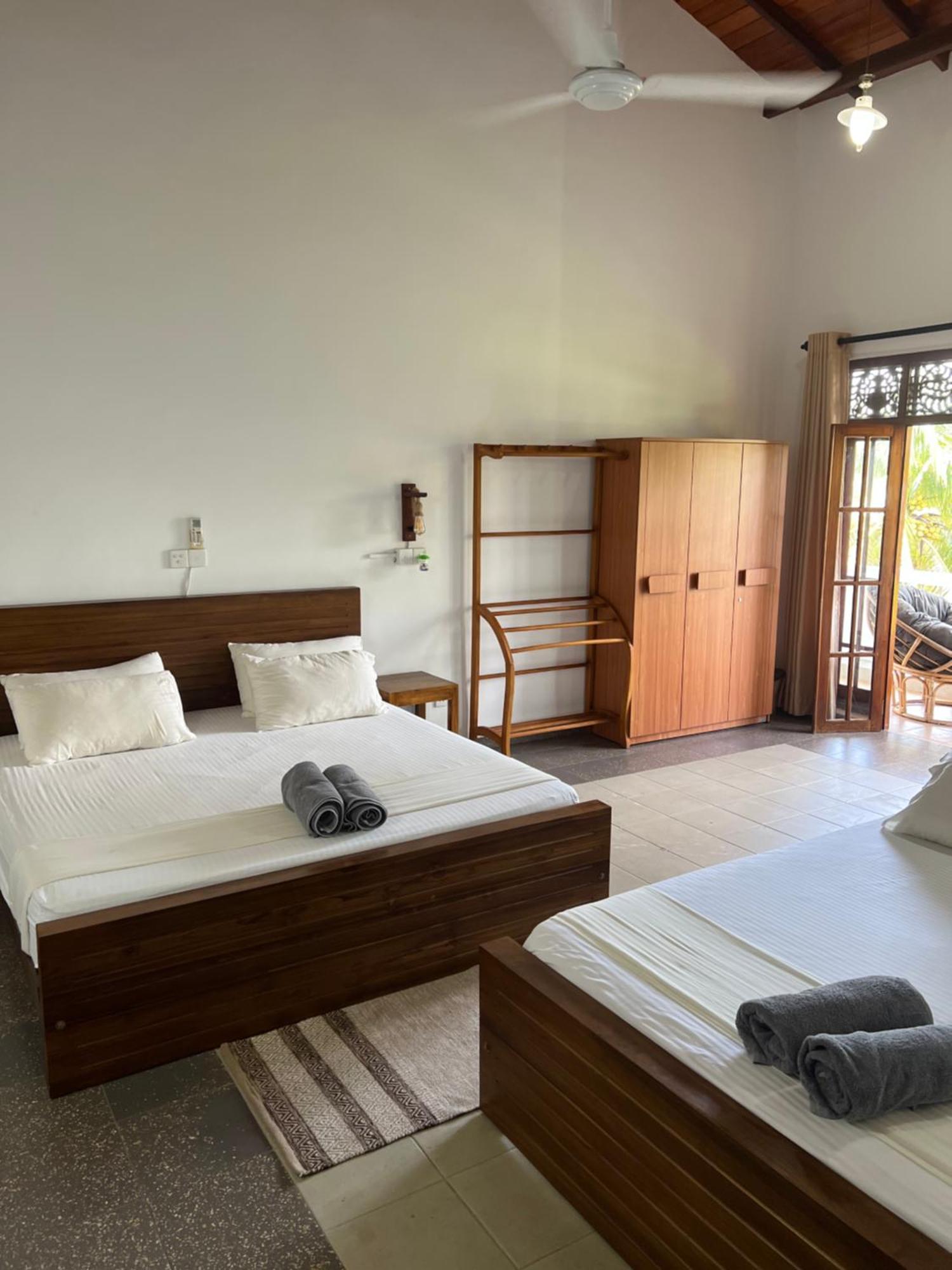 Hummus Hostel Хіккадува Екстер'єр фото