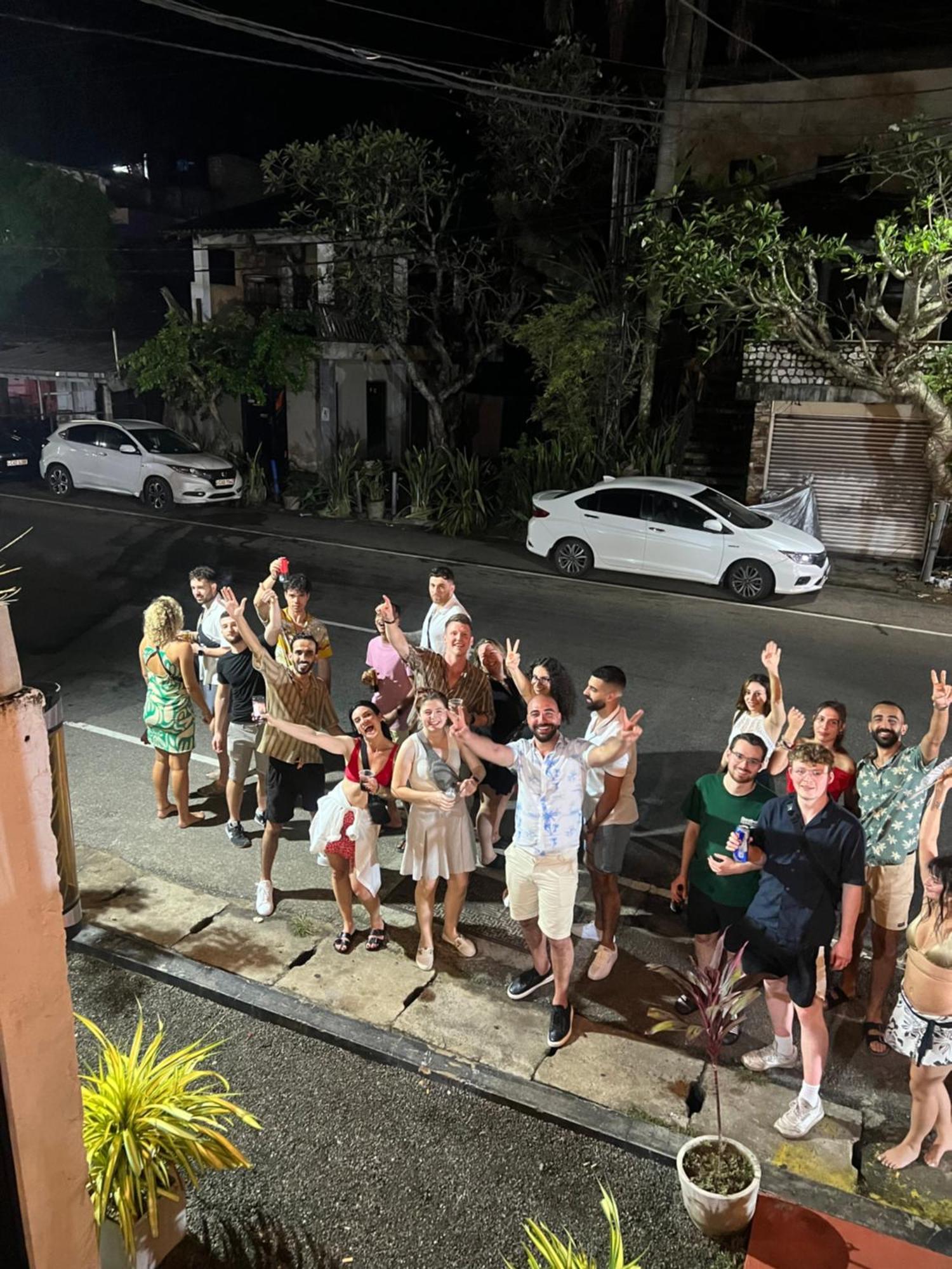 Hummus Hostel Хіккадува Екстер'єр фото